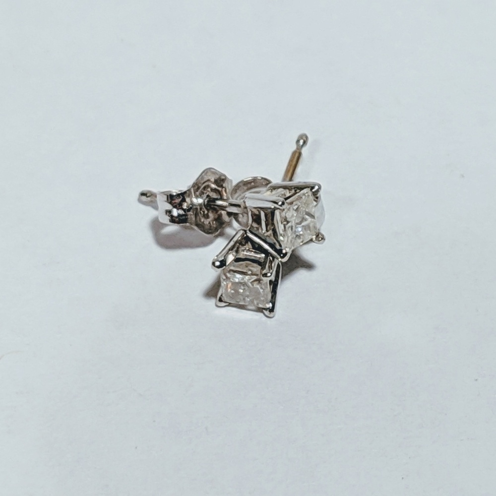 1/4 carat diamond earrings